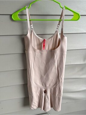 Spanx OnCore Shapewear Women’s Size L Mid-Thigh Open Bust Bodysuit Sculpt Nude